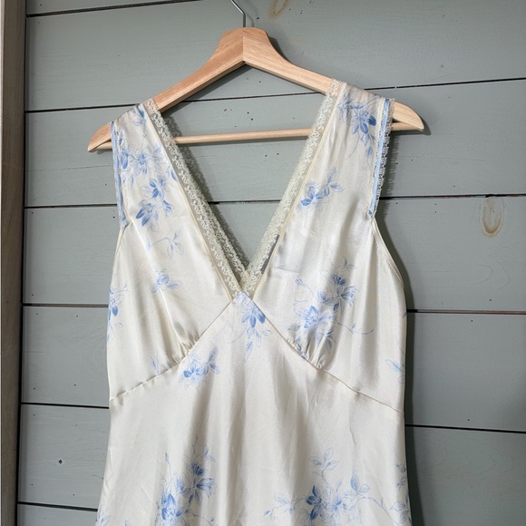 Jones New York Satin Floral Slip Dress / Nightgown | Cream + Blue | Size L/G - Picture 3 of 7